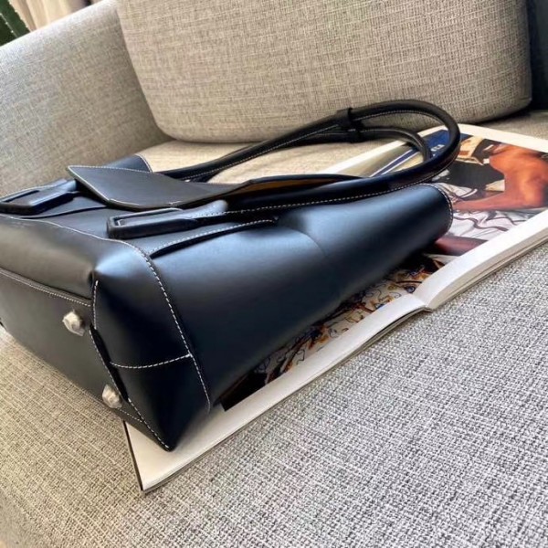 Bottega Veneta Arco Medium Bag In Black Intrecciato Calfskin Replica