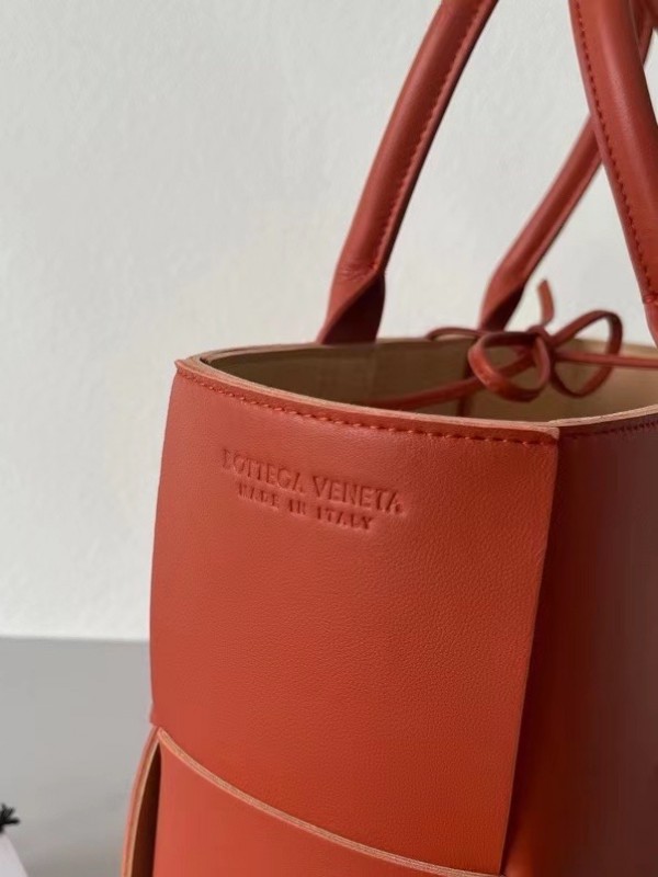 Bottega Veneta Arco Small Tote In Maple Intrecciato Lambskin Replica