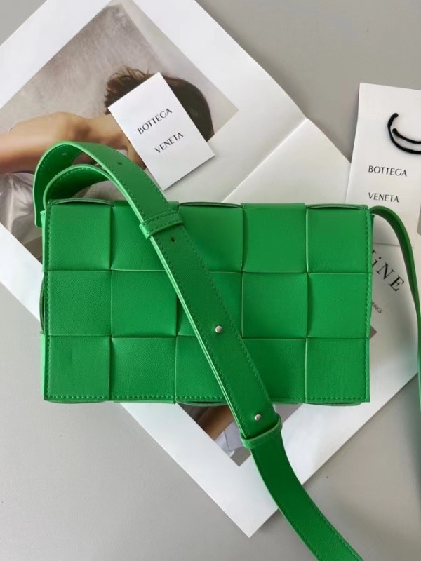 Bottega Veneta Cassett Bag In Green Intrecciato Lambskin Replica