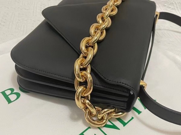 Bottega Veneta Mount Medium Envelope Bag In Black Calfskin Replica