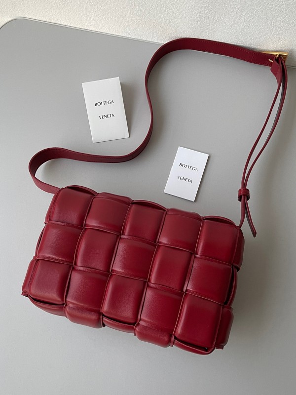 Bottega Veneta Padded Cassette Bag In Dard Red Lambskin Replica