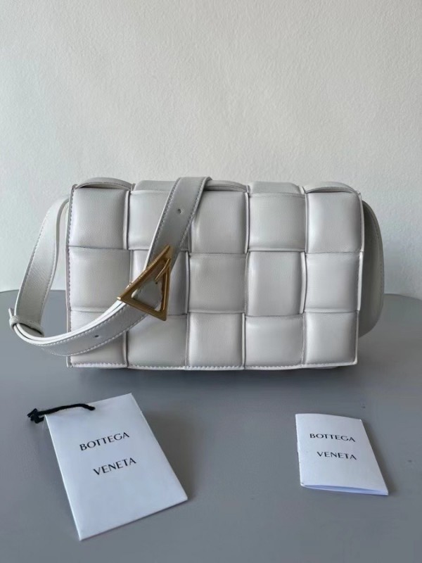 Bottega Veneta Padded Cassette Bag In White Lambskin Replica