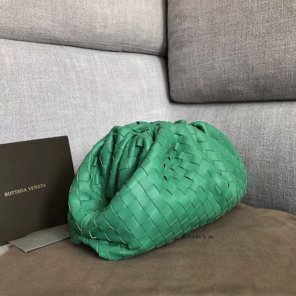 Bottega Veneta The Pouch Clutch In Green Intrecciato Leather Replica